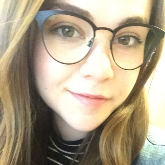 Meet your Posher, Julie - Picture 1 of 1